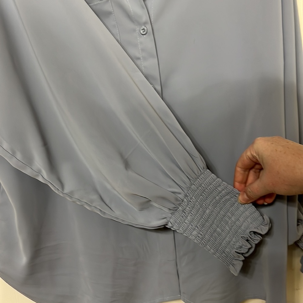 Flowy button down blouse - Picture 4 of 4